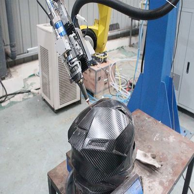 Raycus Laser Source 6 Axis 3D Robot Laser Cutter gebruik voor glasvezelhelm, koolstofvezelhelm,Kevlar enz.