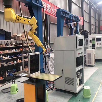 Raycus Laser Source 6 Axis 3D Robot Laser Cutter gebruik voor glasvezelhelm, koolstofvezelhelm,Kevlar enz.