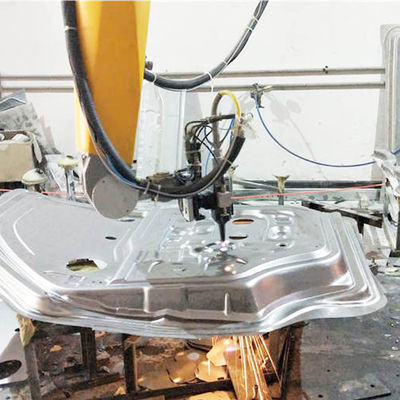 3D-lasersnijmachine voor het snijden van randen en gaten van diverse plaatmetalen rekstukken en bekledingsdelen